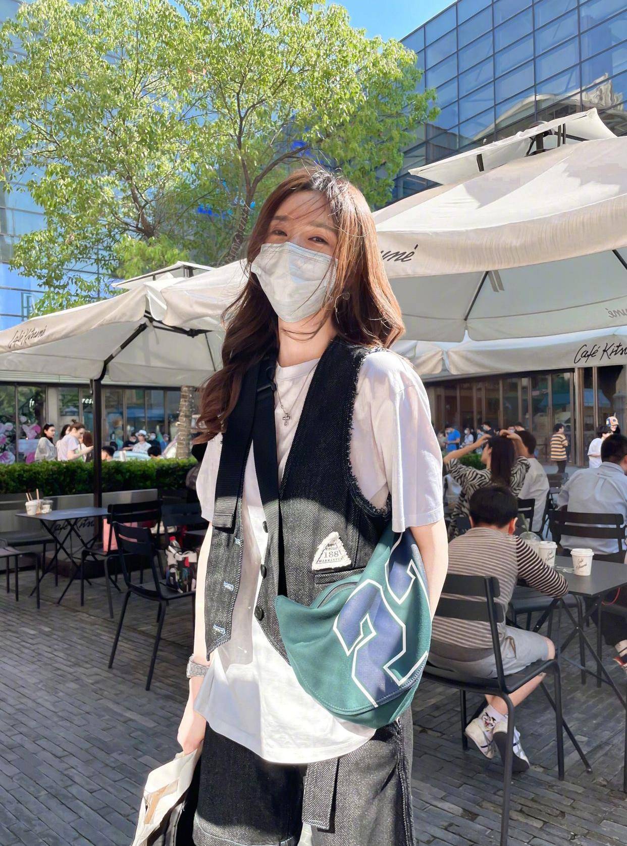 吊带|沈梦辰夏日穿搭堪称时尚教科书，瞬间减龄20岁，活力少女必备