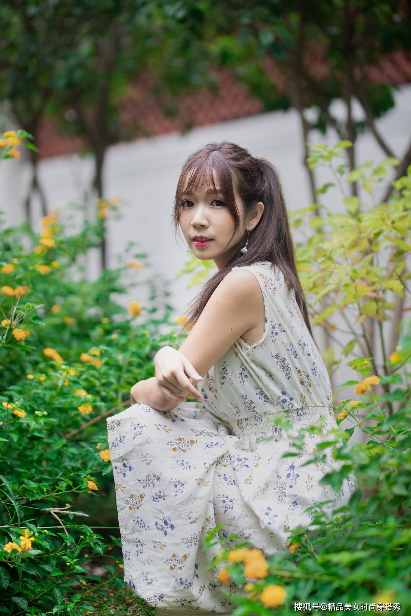 季节|清凉舒适的碎花连衣裙简约时尚，打造出优雅造型，尽显女性魅力