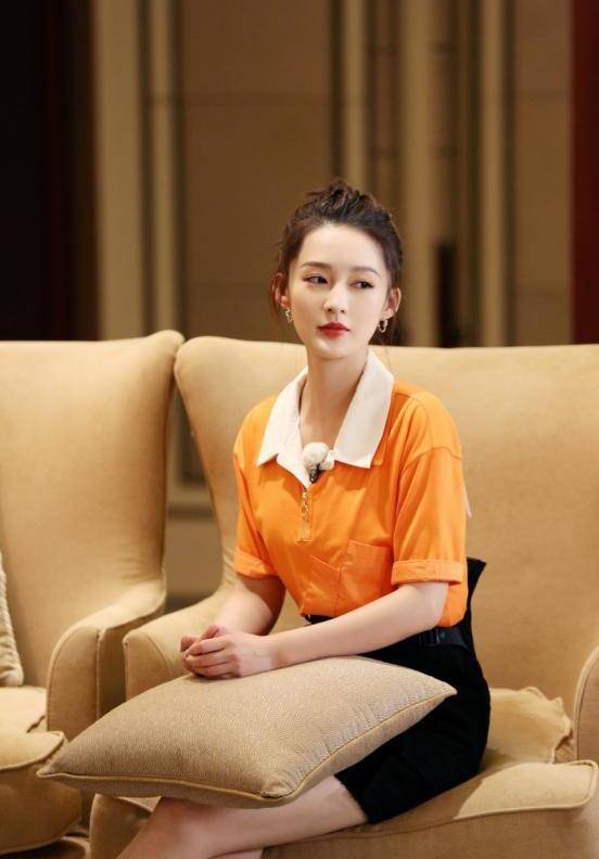 蓝色|看李沁的夏日私服穿搭，清新又减龄