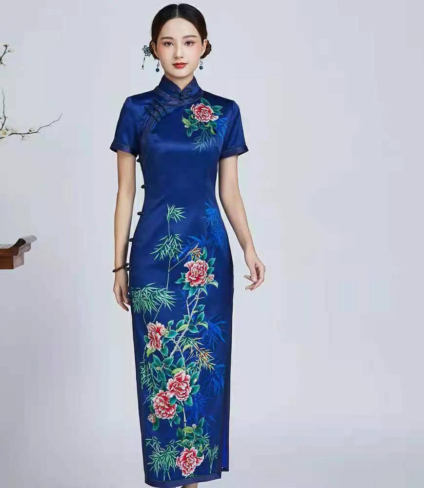 文章|幽蓝旗袍配佳人，久熏幽兰情自香，所喜所爱付出就是一种幸福！