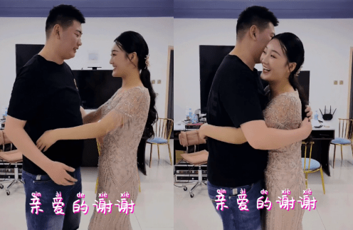 网友|大衣哥儿子为老婆庆生!当众搂抱亲密喂食,女方穿低领裙大秀美背