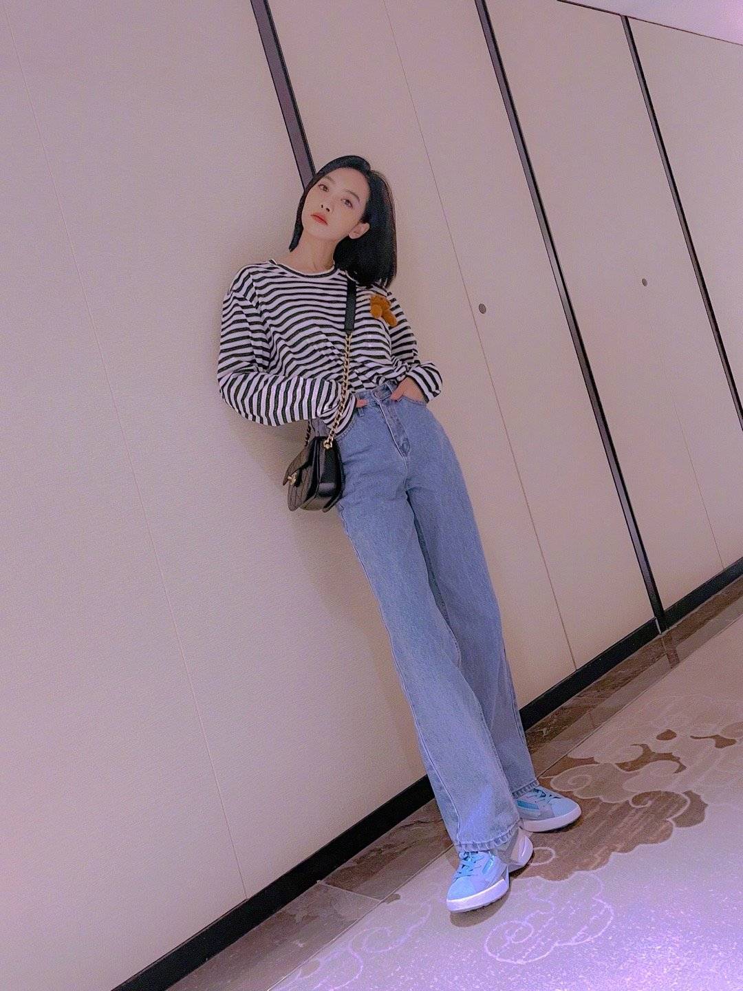 身材|女明星晒牛仔裤私服穿搭，杨幂宋茜大长腿抢镜，赵露思港风味十足