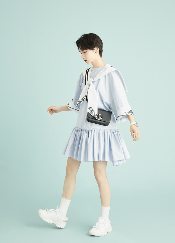 jk|成果身材也太好了吧！穿jk裙就秀出“A字腿”，这才是头号腿精