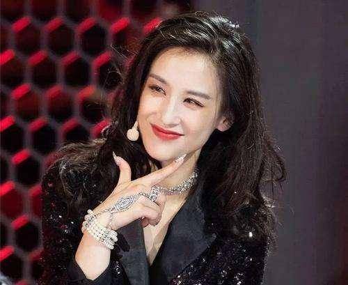仙女|黄圣依内衣式抹胸长裙，美得让人心动！！