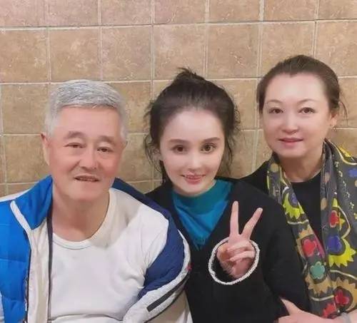 脸部|球球直播整容旧照，吐槽打针脸有一米长，亲妈都忍不住吐槽！
