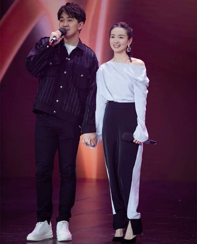 校服|“校服裤”也能穿出时髦？学女神陈数这样穿，减龄时髦值得借鉴