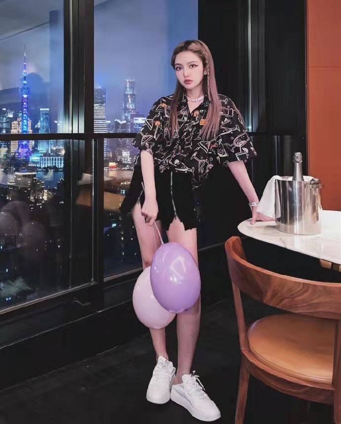 理想|周扬青好会打扮，个子不高却能穿出好比例，难怪能撩到富家公子哥