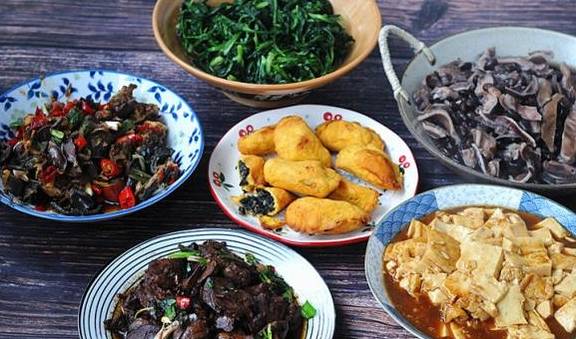 山药|湖南这个妈妈“真的牛”！暑假上班还带4个娃，早餐吃得跟花一样