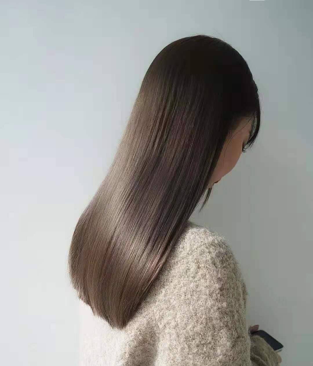 棕色|不用“漂色”不用“退色”，黑发一步染到位的生活色，显白又高级