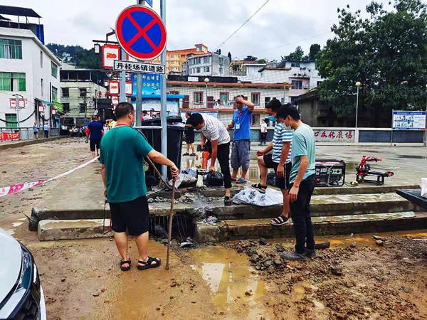 原创古蔺:丹桂镇遭受山洪袭击 当地干部群众英勇抗洪谱战歌