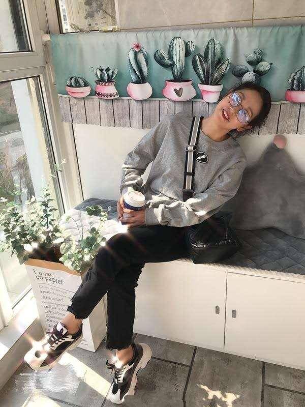 效果|57岁青岛姥姥走红了！时尚带娃两不误，穿衣减龄连自己女儿都羡慕