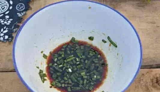 葱花|一碗营养又丰盛的葱油汤面早餐，简单易做只需5分钟，吃过就不忘