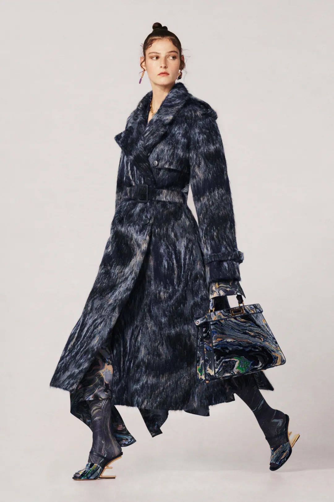 棕色|“实用派”的芬迪,你喜欢吗?FENDI2022度假系列