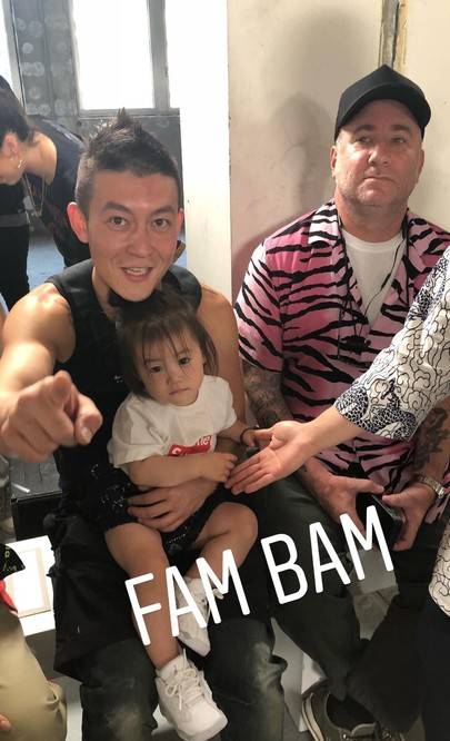 秦舒培|陈冠希女儿绘画作品被融入到服装里,销售所得将捐赠,正能量满满