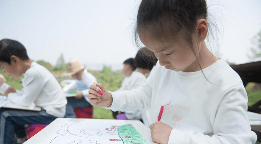 班型|幼儿园放学时间延长到六点，解决家长的大难题，但新问题层出不穷