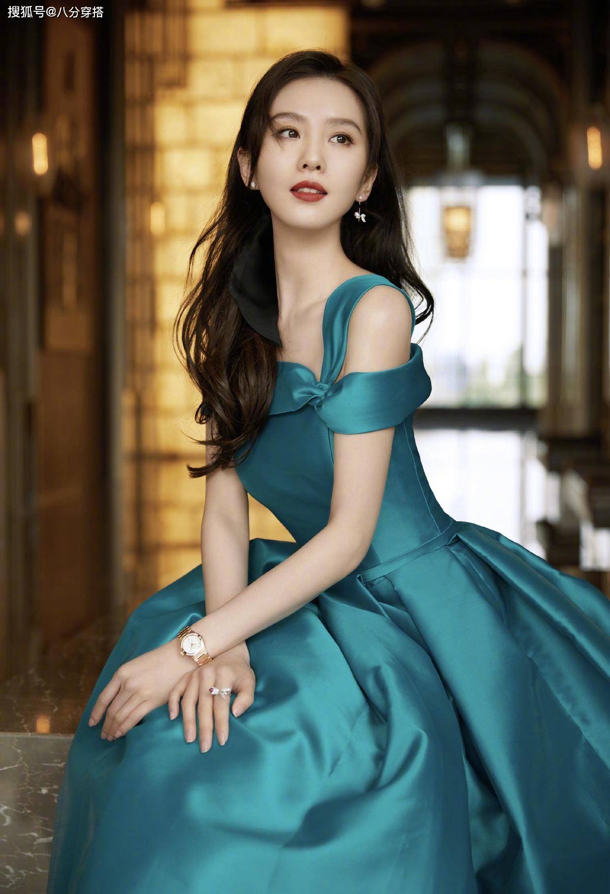 套头衫|被“刘诗诗”迷住了,穿亚麻棕西服配针织衫简约大气,优雅温柔