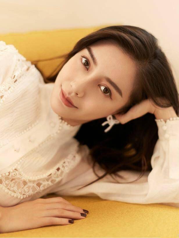 帽檐|AngelaBaby携萌娃拍大片，造型尽显温婉气质，看眼神是良母没错了