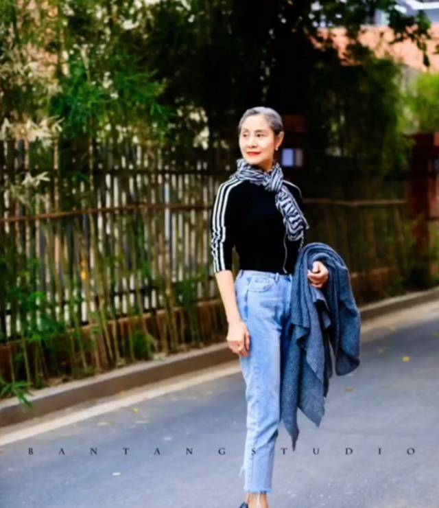高跟鞋|70岁奶奶凭借穿搭出圈，烈焰红唇高跟鞋一样不落，气质不输年轻人