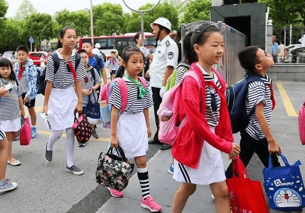 班型|幼儿园放学时间延长到六点,解决家长的大难题,但新问题层出不穷