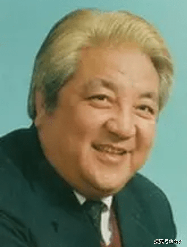 张秋歌|老戏骨张秋歌近照曝光，满头白发眉心皱纹明显，身穿白衣气质优雅