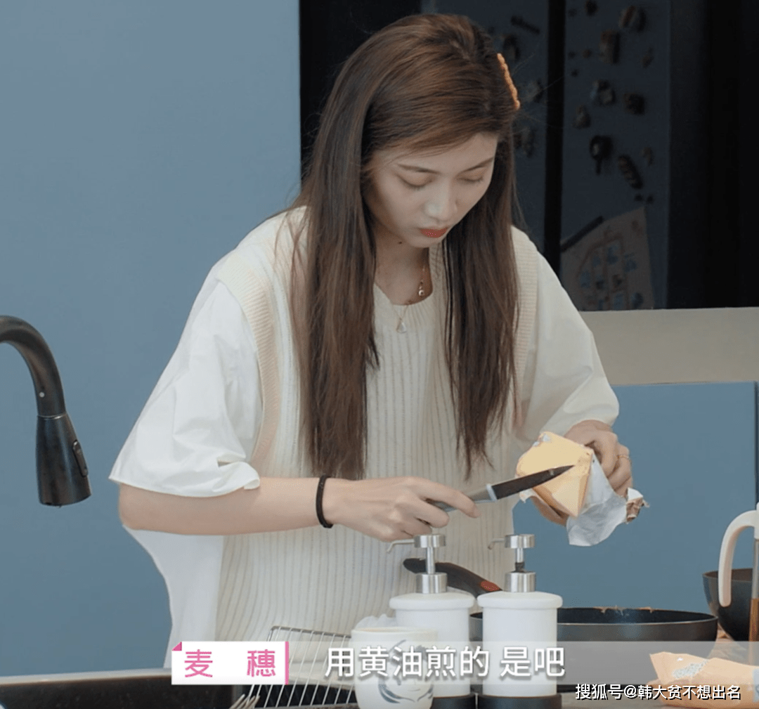 黑色|《心动的信号4》女四号小孔2000多一件衣服穿3次？也太节俭了吧