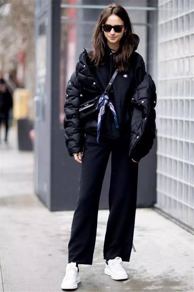 视觉|女人穿风衣羽绒服，记得搭配这几双鞋子，诠释满满的女人味