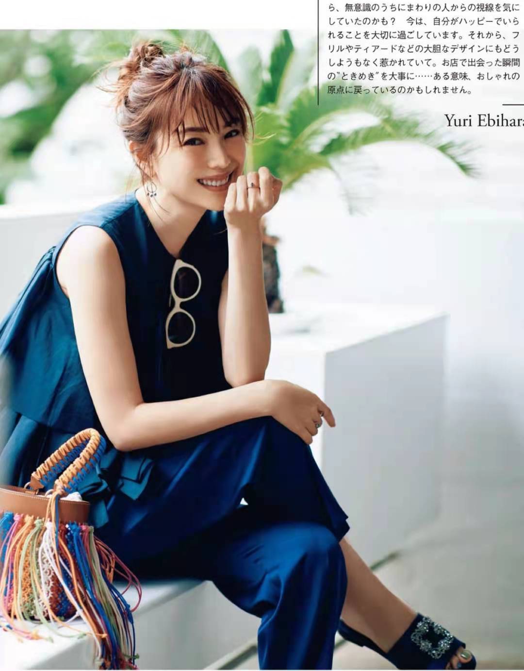 一枝花|女人过了40岁之后，试试“日系通勤风”穿搭，优雅显高级，真好看