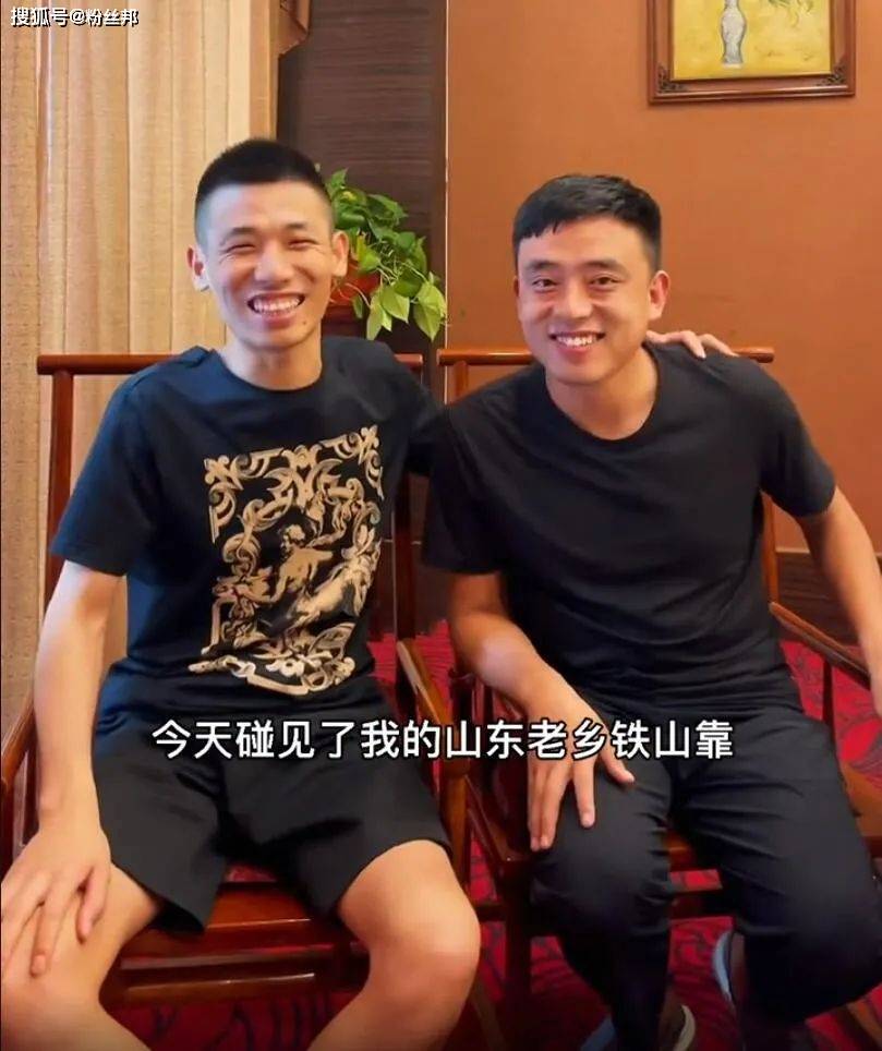 旭旭宝宝与铁山靠结交,美女网红牵线,两大平台一哥"梦幻联动"_刘二哈