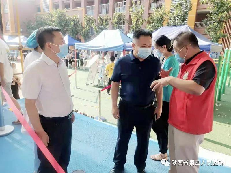 群众|不畏酷暑 守护群众健康-陕西省第四人民医院核酸采集队火速集结再战疫情！