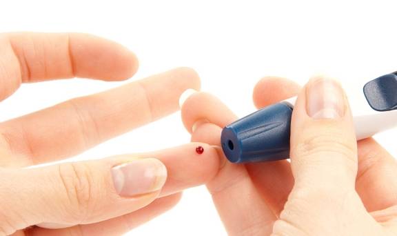 治疗|老糖尿病友血糖控制不佳,卫教师一招解决