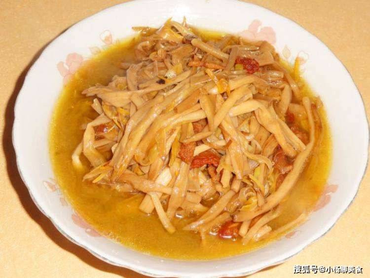做法|黄花菜怎么做最营养？黄花菜此做法，特解馋，鲜香四溢，老少皆宜