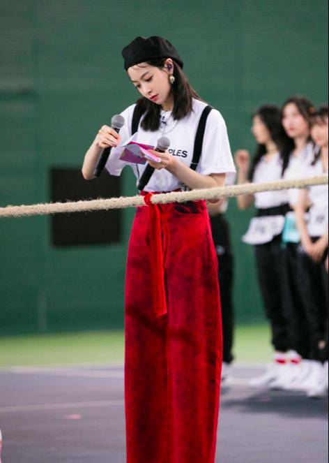 高个子|这个夏天不用秀腿也很时髦,这5个明星穿搭超显瘦,腿粗不用怕