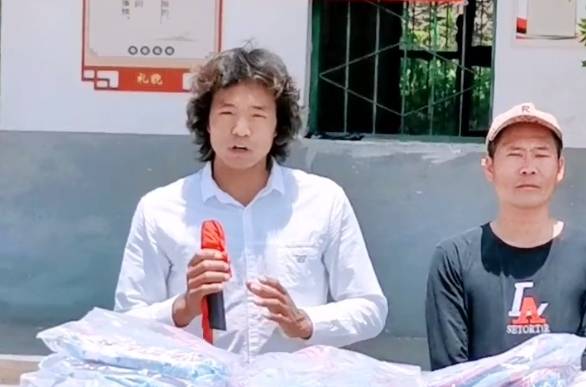 最近一段时间,小五哥找了一位网红美女一起合拍,视频中表现了舞蹈的