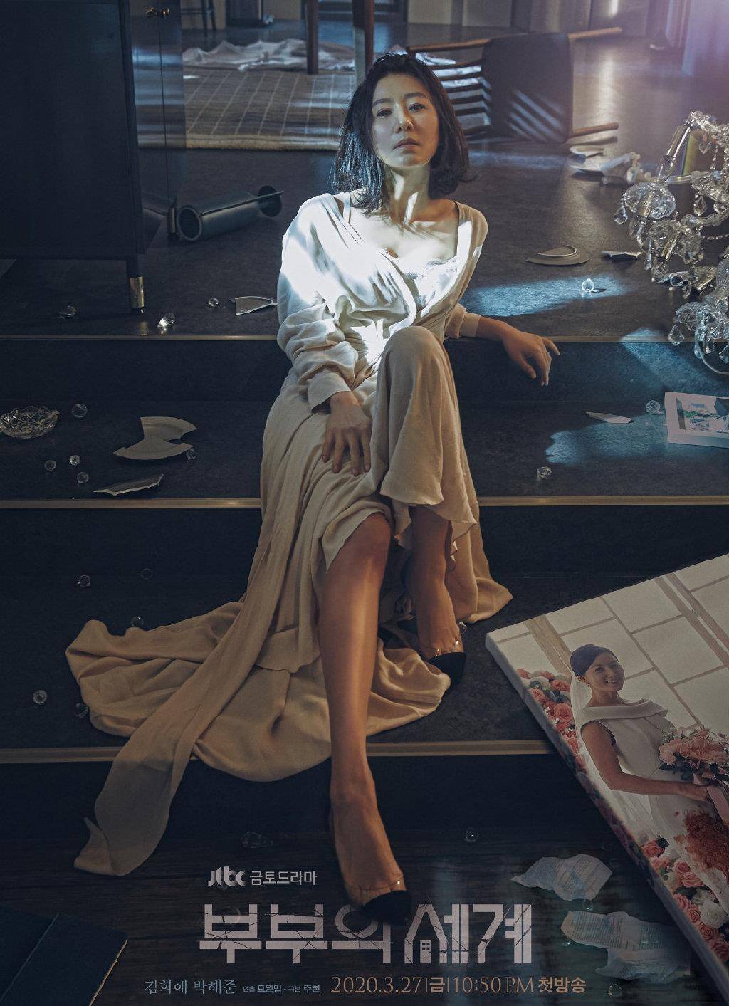 身材|这“婆娘”吃了防腐剂？53岁穿小吊带拍杂志从容优雅，看不出年龄