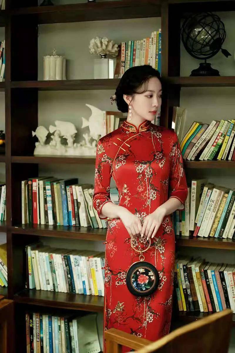 法宝|穿在身上到底有多美，提升贤淑气质的法宝，看这几款复古丝绸旗袍