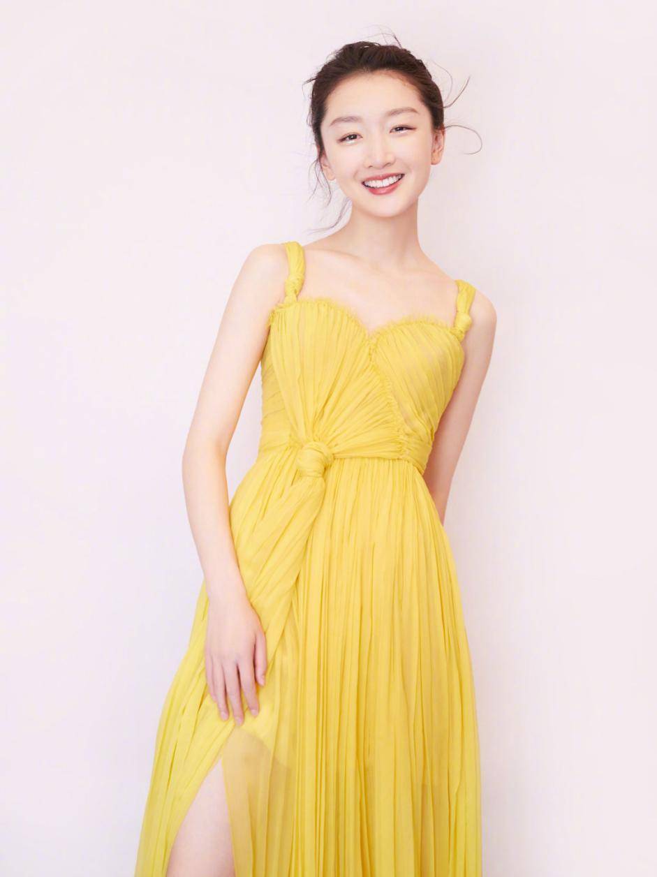 黑色|经典色系穿不出花样？不妨试试挑战下黄色，不显黑反而更高级