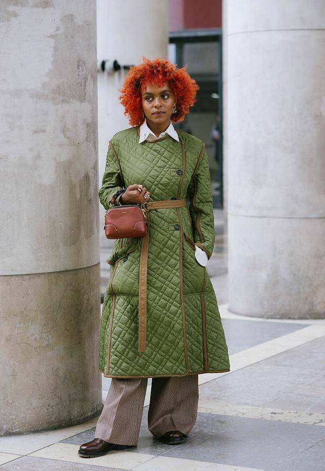 气息|秋季穿啥外套?到了巴黎街头才知道,还是这3个经典款有韵味