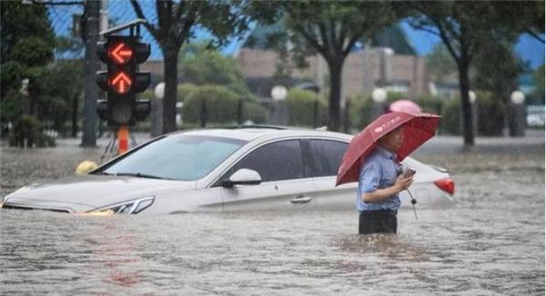 突发暴雨下的短剧魅力