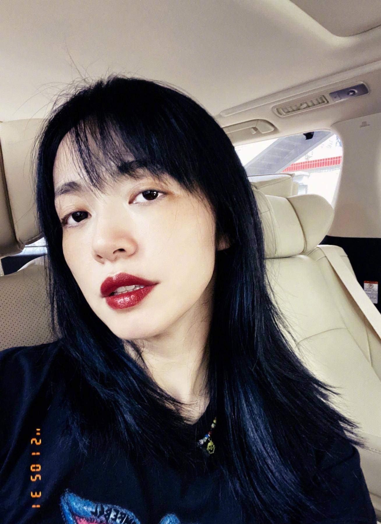 个性|风格大变！姚晨剪齐刘海好显嫩，少了霸气多了温婉