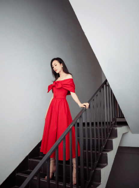 黑色|有种“相同品味”叫杨幂王鸥,穿同款红裙现身,终于懂了刘恺威