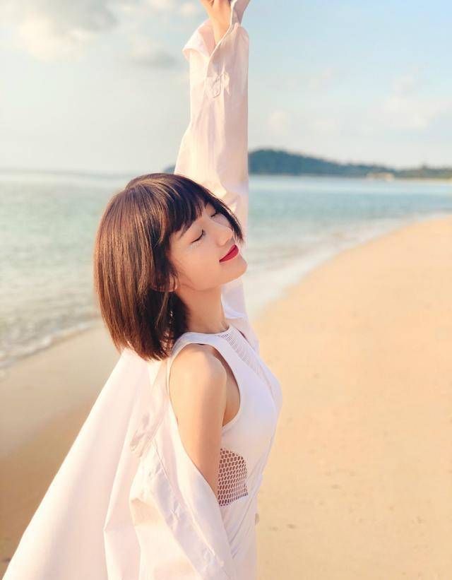 仙女|三十而已：钟晓芹穿白裙去离婚美如初恋，是她作为女人最后的傲娇
