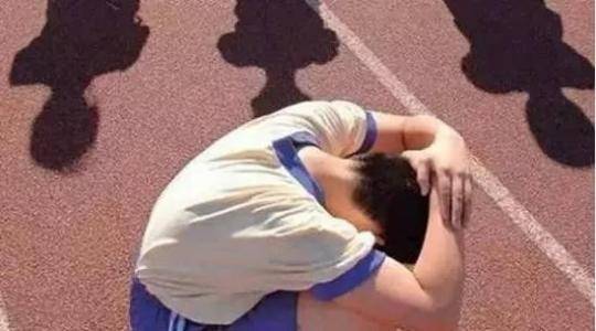 菲菲|孩子变成“软柿子”，在外面经常挨欺负，和家长3种行为有关系