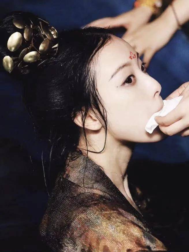 什么|周迅的灵气真的永不断电，一睁眼又是照片变GIF...