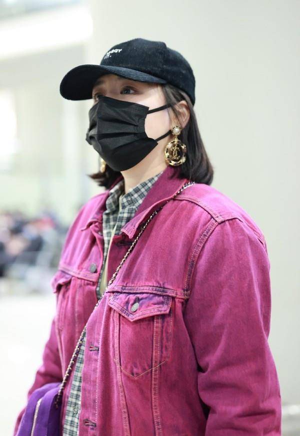 牛仔|骨架大女生真吃亏，马思纯用牛仔外套叠穿太显壮，好在造型挺时髦