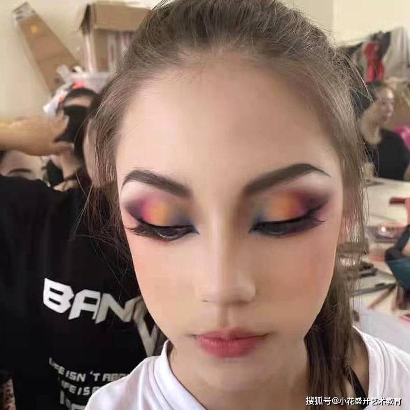 舞台|拉丁舞舞者为什么一定要大浓妆呢？