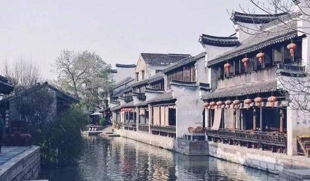 浙江一座安静低调的假古镇，耗资139亿打造，有“心学圣地”之称