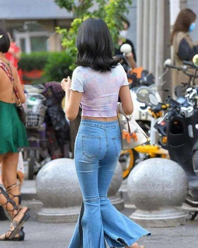 连衣裙|打底裤尽显甜美风格，凸显惹人羡的身材，摩登范十足