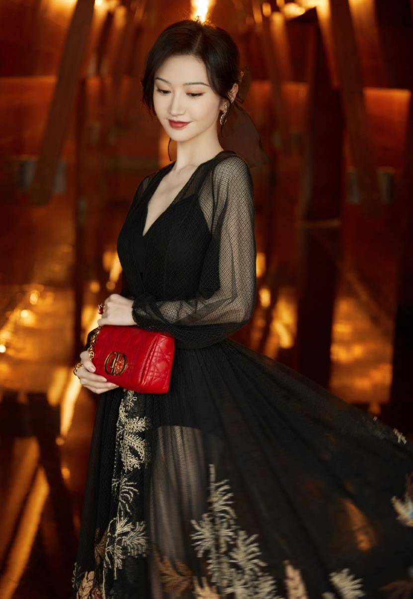 设计|难怪都说有气质的女人衣品不会太差!景甜这样穿搭,想难看都难