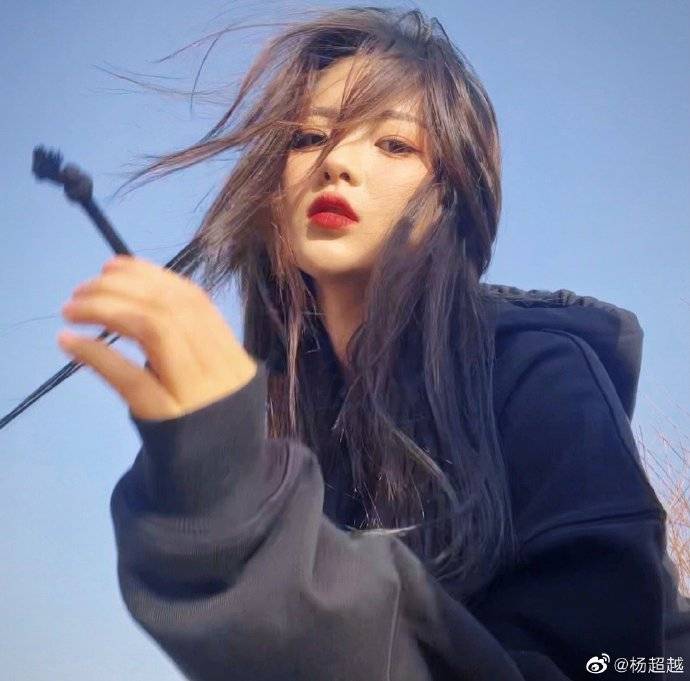 因为|能不能别说她长得小家子气了，明明是“内娱洋娃娃”好吗
