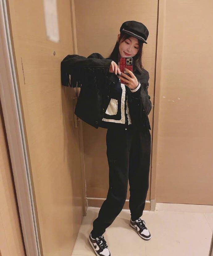 名媛|“小香风”外套火了，关晓彤唐嫣都在穿，时髦气质像名媛